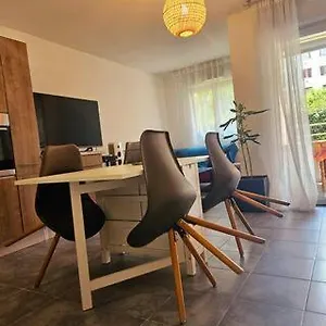  Appartement T2 Spacieux Avec Terrasse Et Clim
