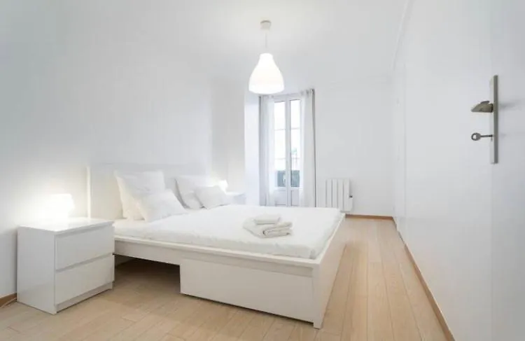 Big White Apartment Nice